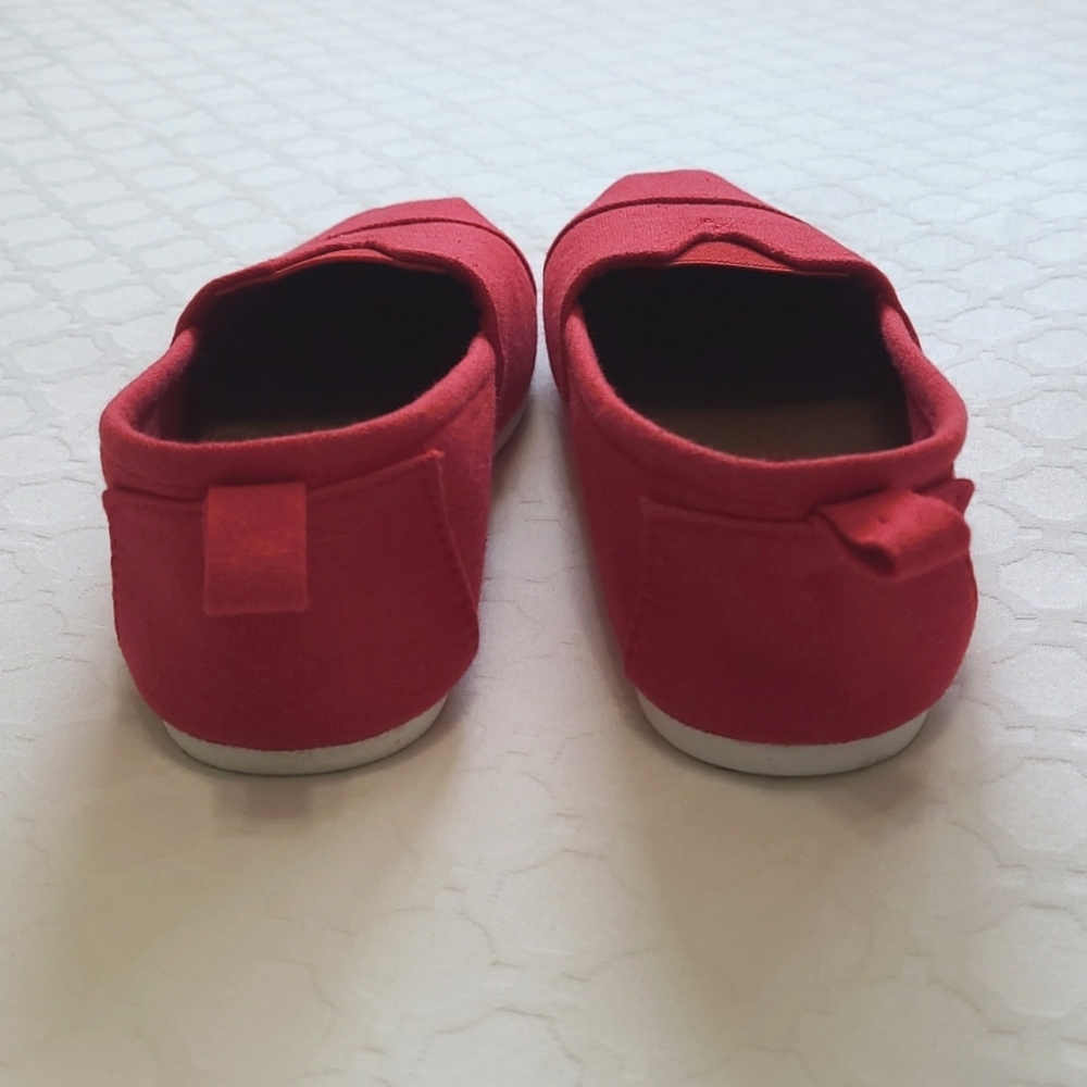 😍3/$25 Red Canvas Slip On Flats - Picture 4 of 7